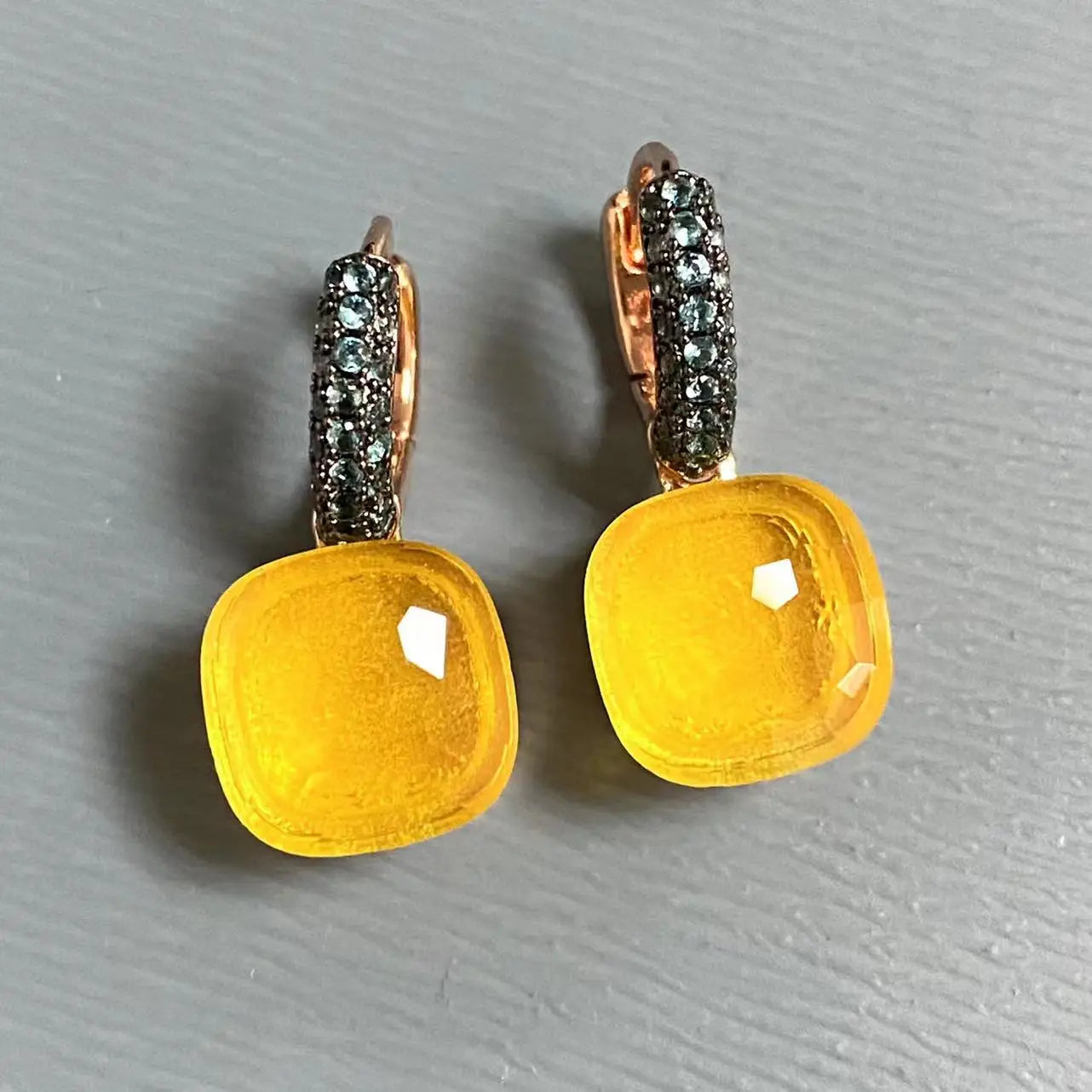 Classic Nudo Earrings