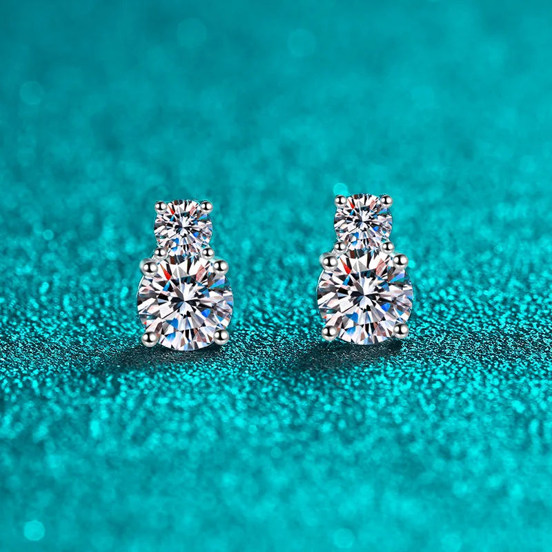 Sparkling delicate platinum elegant earring
