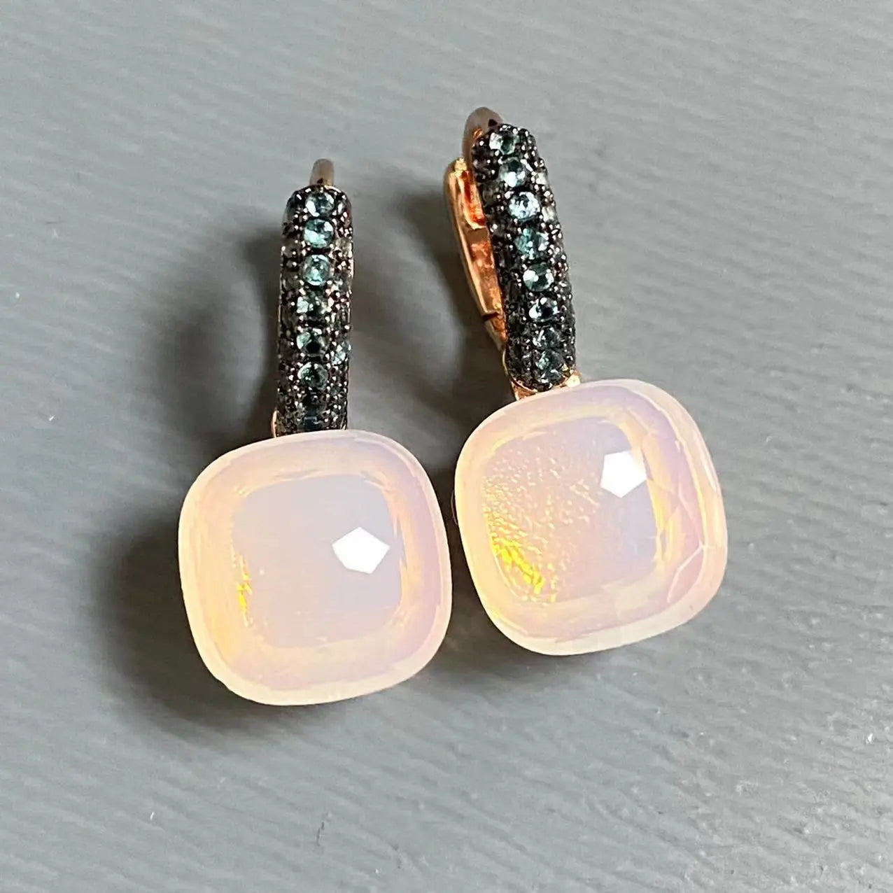 Classic Nudo Earrings