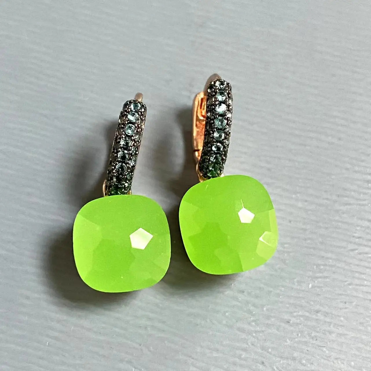 Classic Nudo Earrings