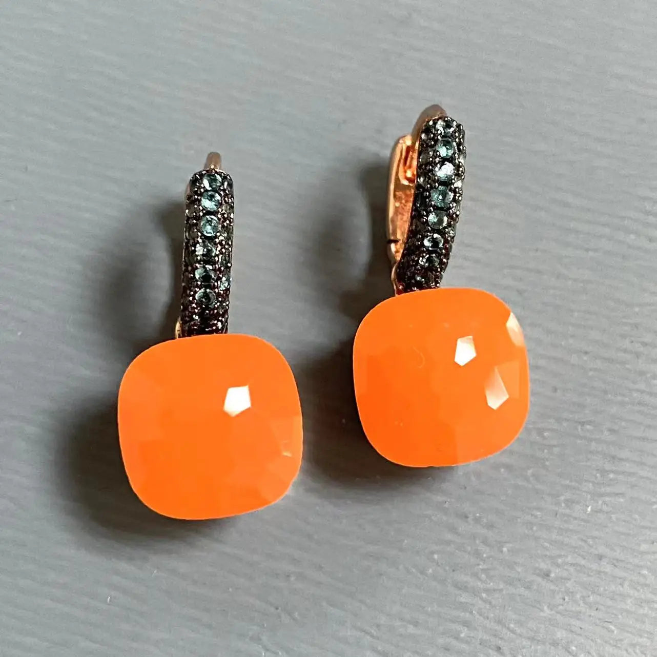 Classic Nudo Earrings