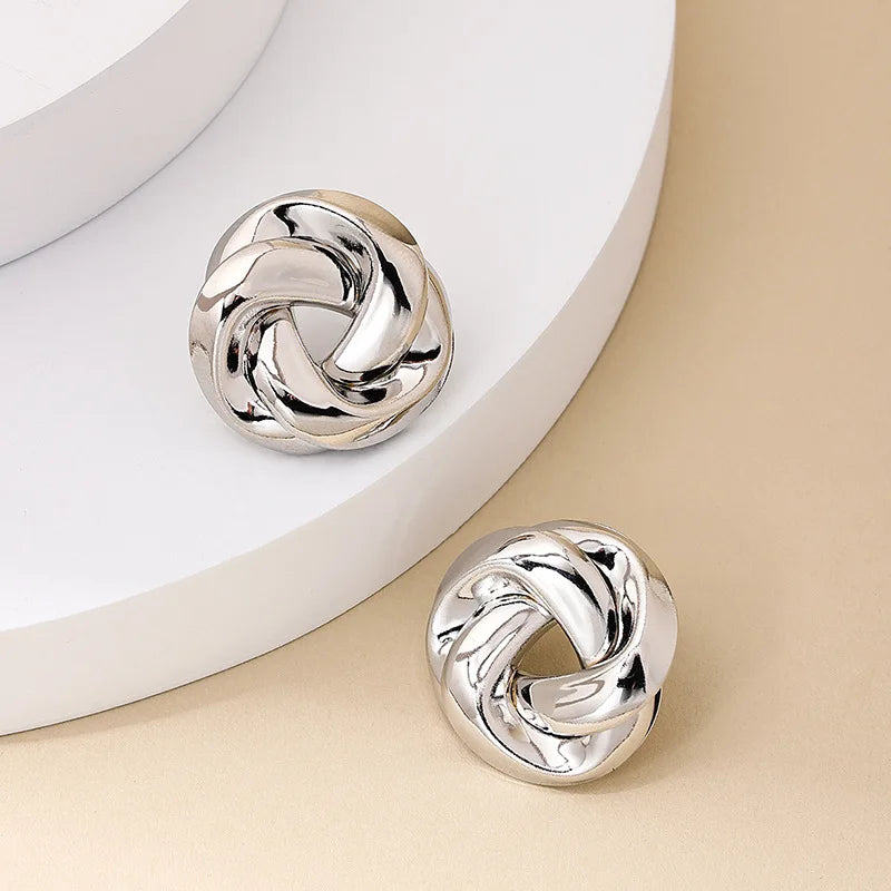 Geometry Twists Golden Stud