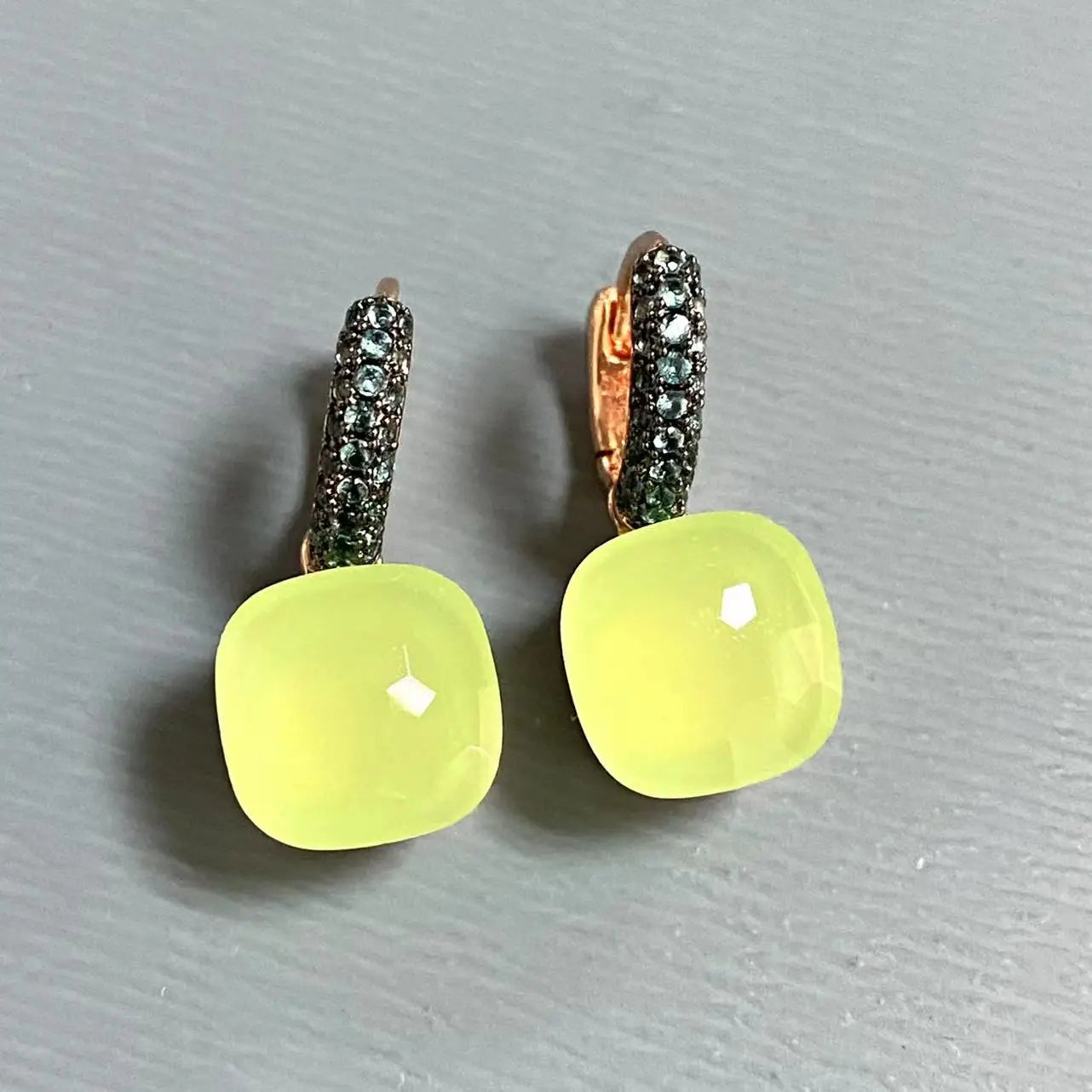 Classic Nudo Earrings