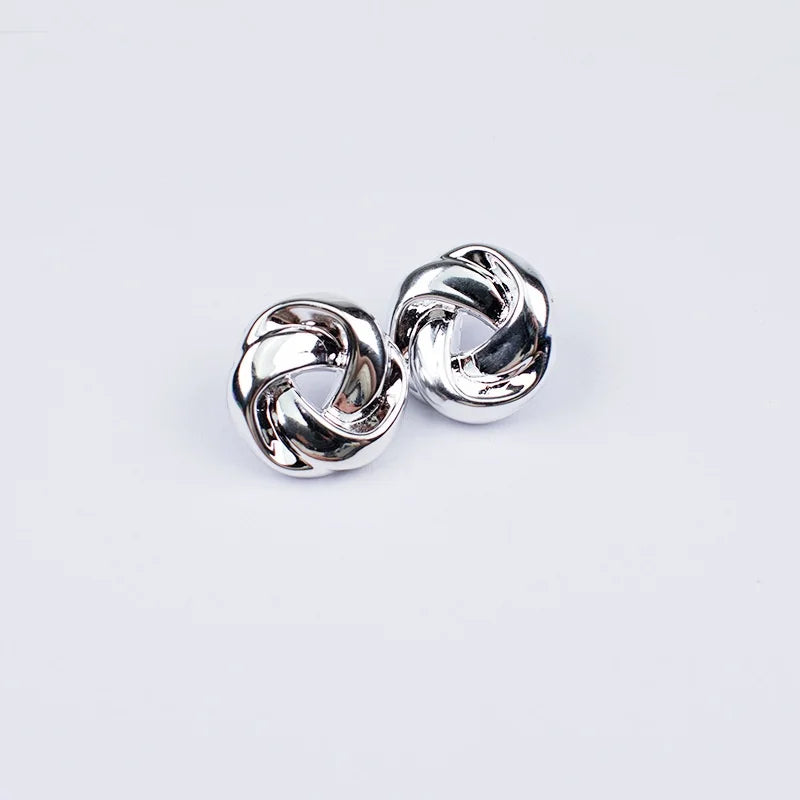 Geometry Twists Golden Stud