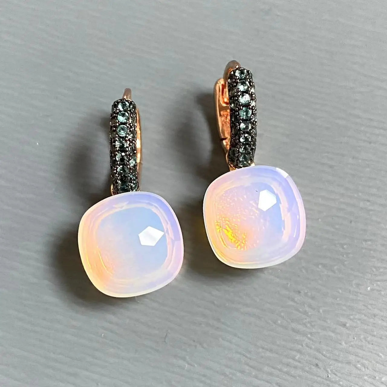 Classic Nudo Earrings