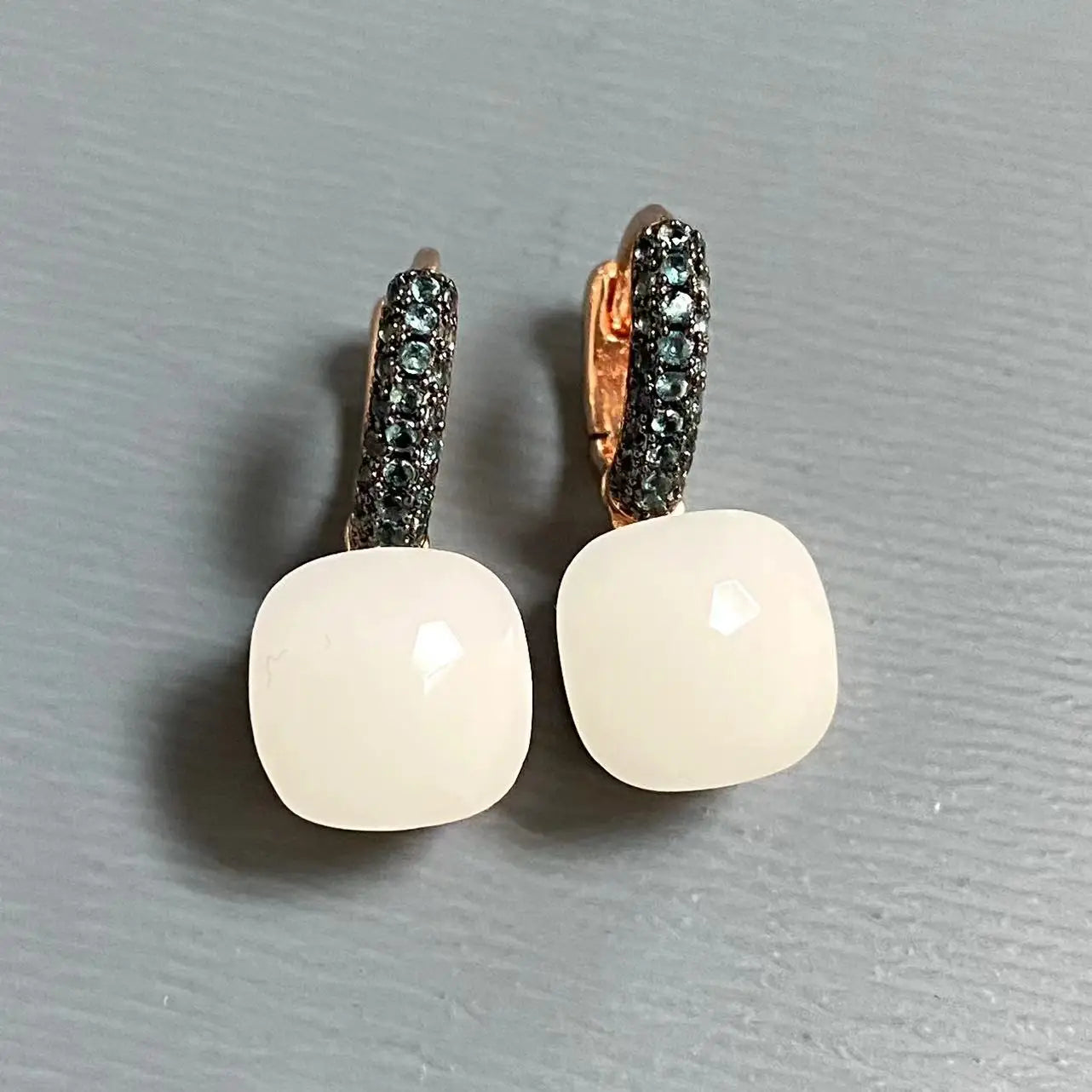 Classic Nudo Earrings