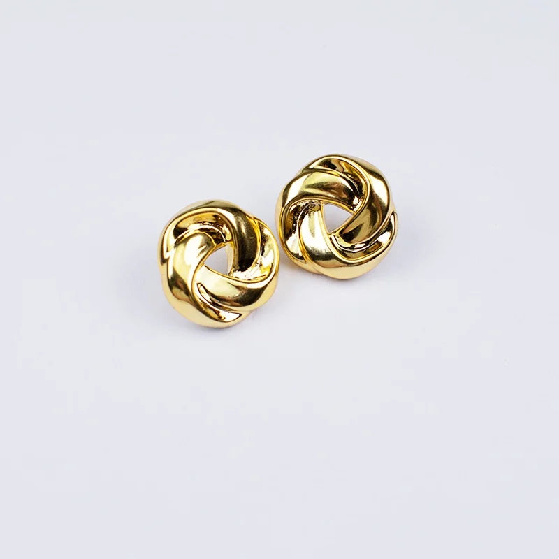 Geometry Twists Golden Stud