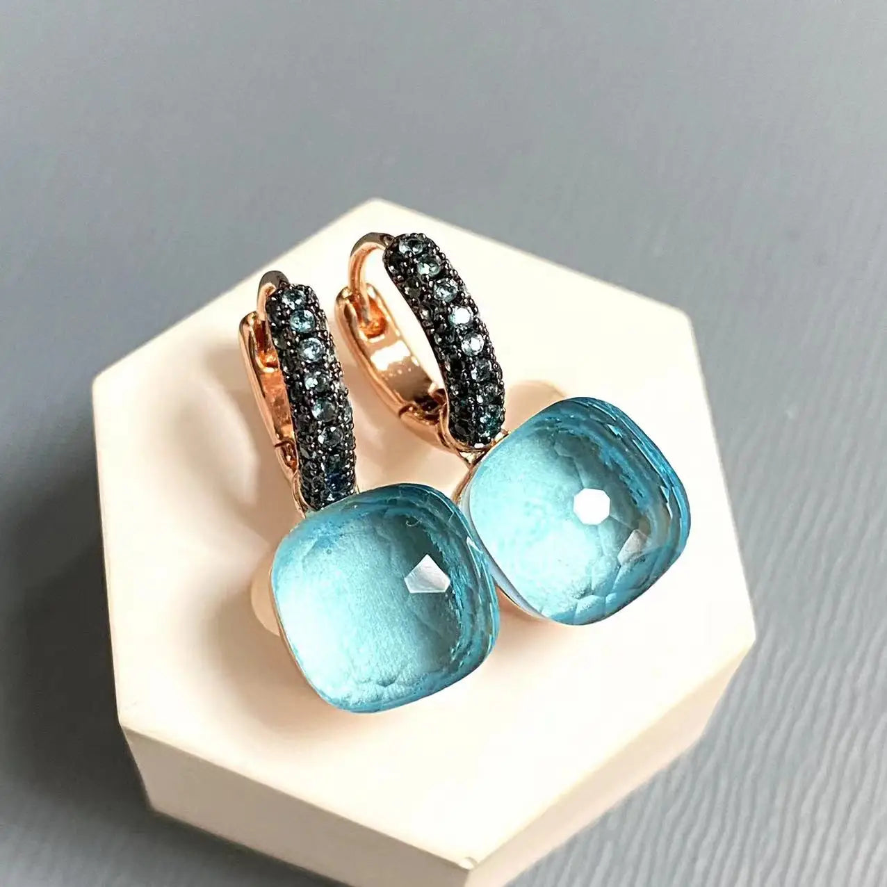 Classic Nudo Earrings